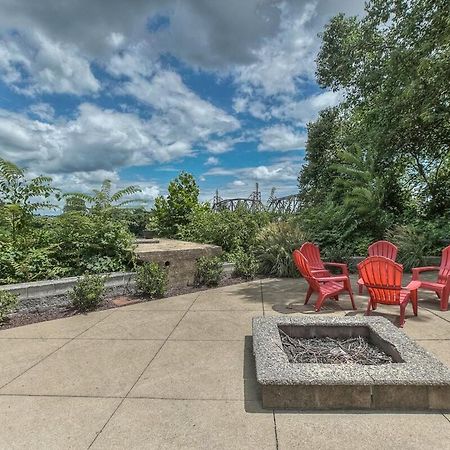 Walk To Broadway Riverfront Condo With Pool Nashville Bagian luar foto