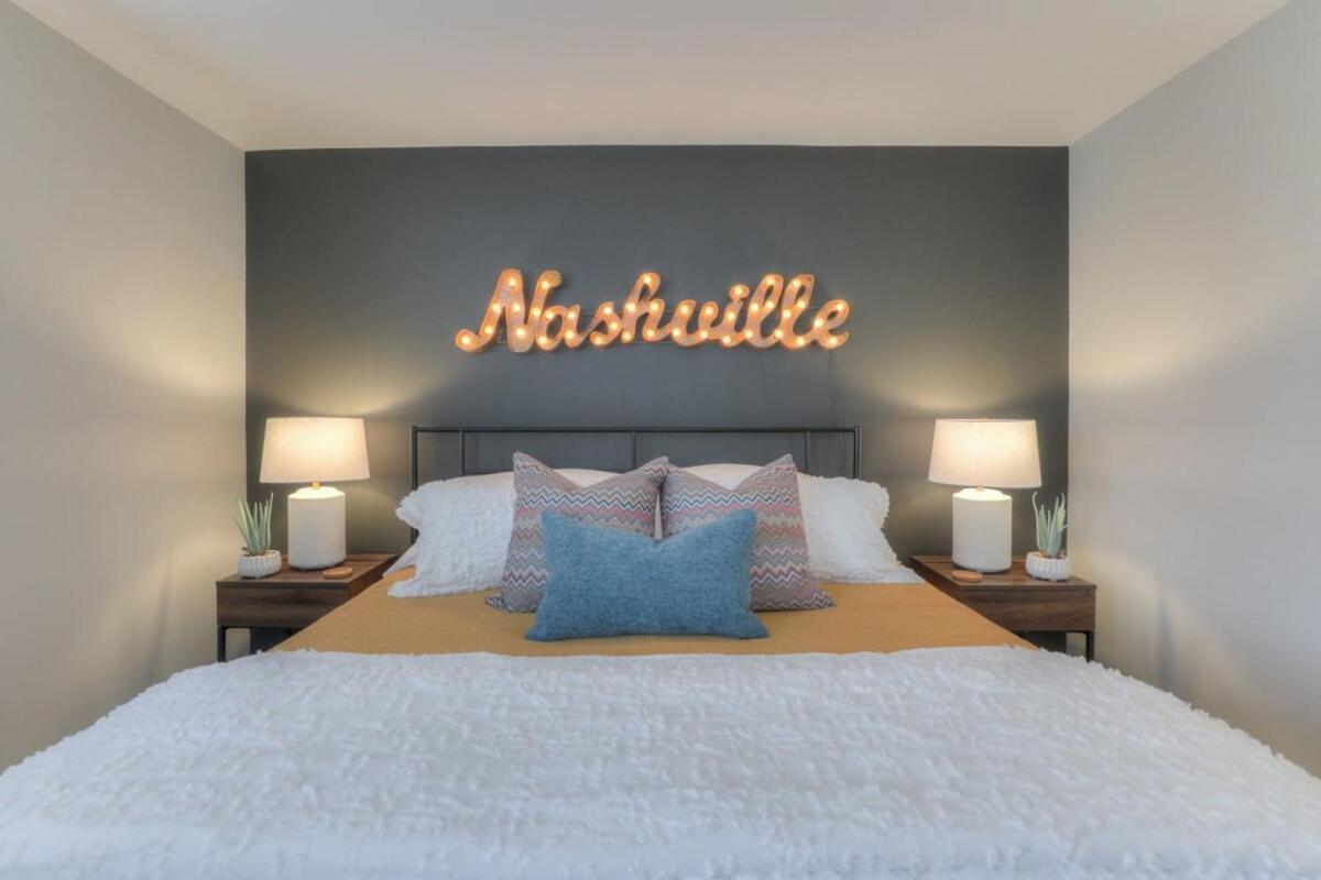 Walk To Broadway Riverfront Condo With Pool Nashville Bagian luar foto