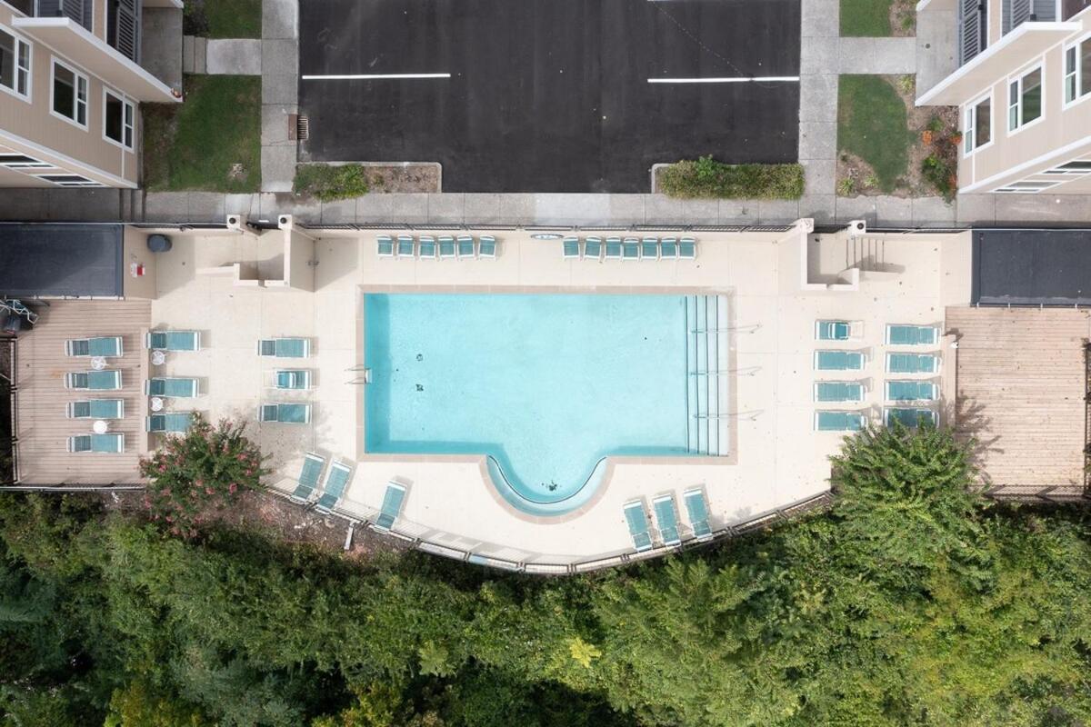 Walk To Broadway Riverfront Condo With Pool Nashville Bagian luar foto
