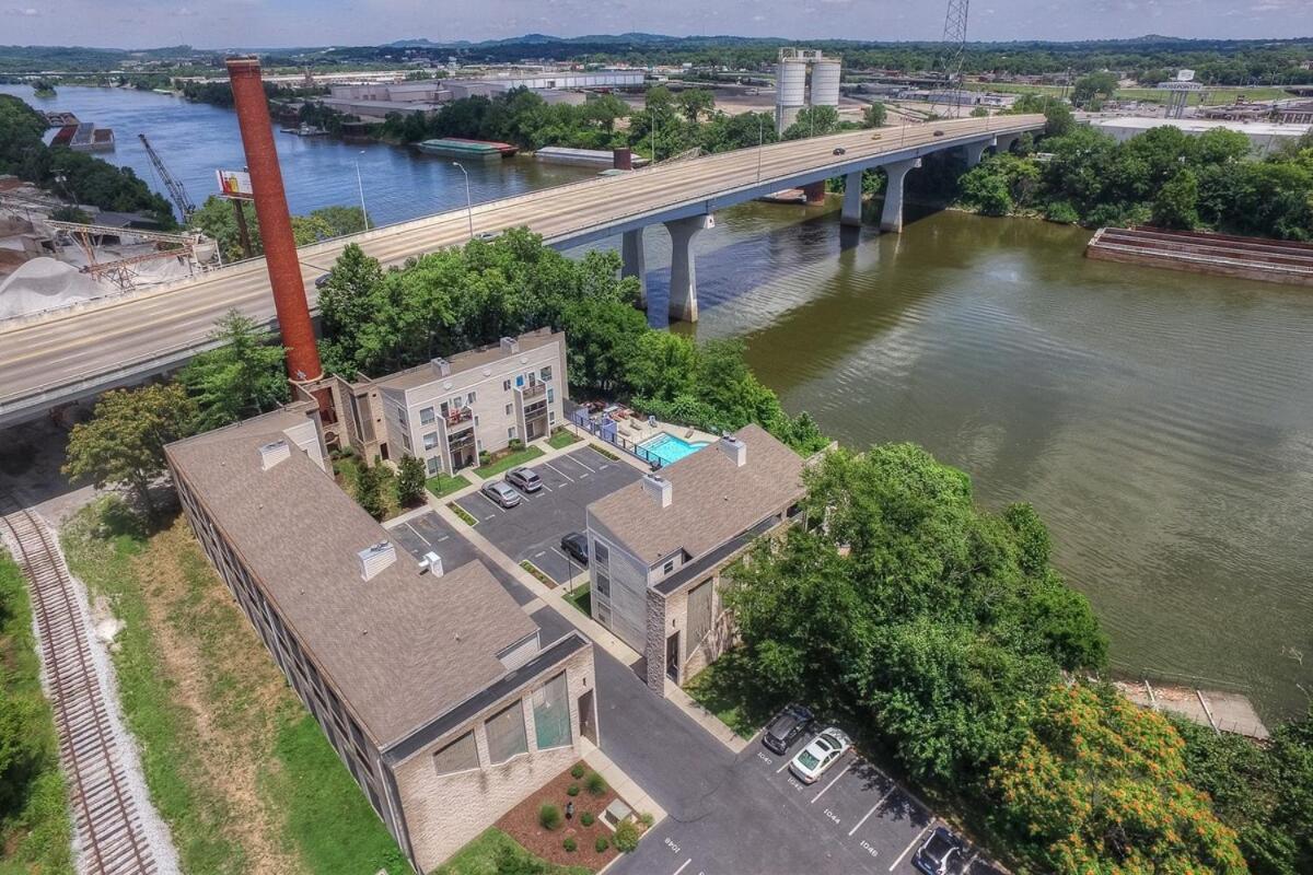 Walk To Broadway Riverfront Condo With Pool Nashville Bagian luar foto