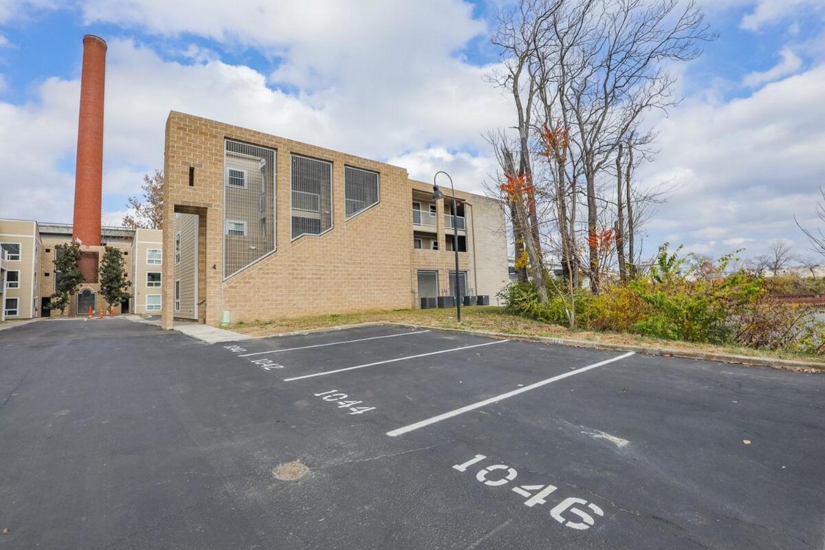 Walk To Broadway Riverfront Condo With Pool Nashville Bagian luar foto