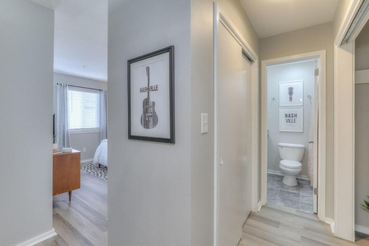 Walk To Broadway Riverfront Condo With Pool Nashville Bagian luar foto