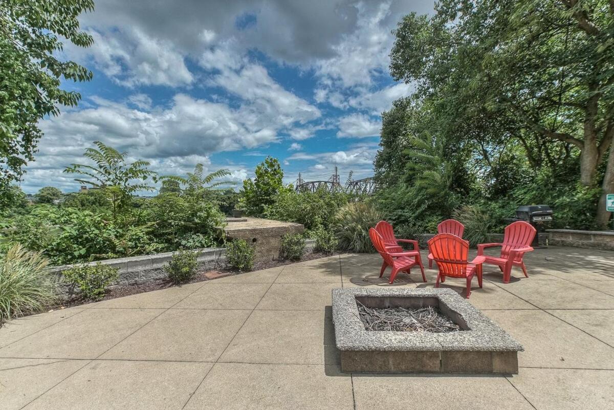 Walk To Broadway Riverfront Condo With Pool Nashville Bagian luar foto