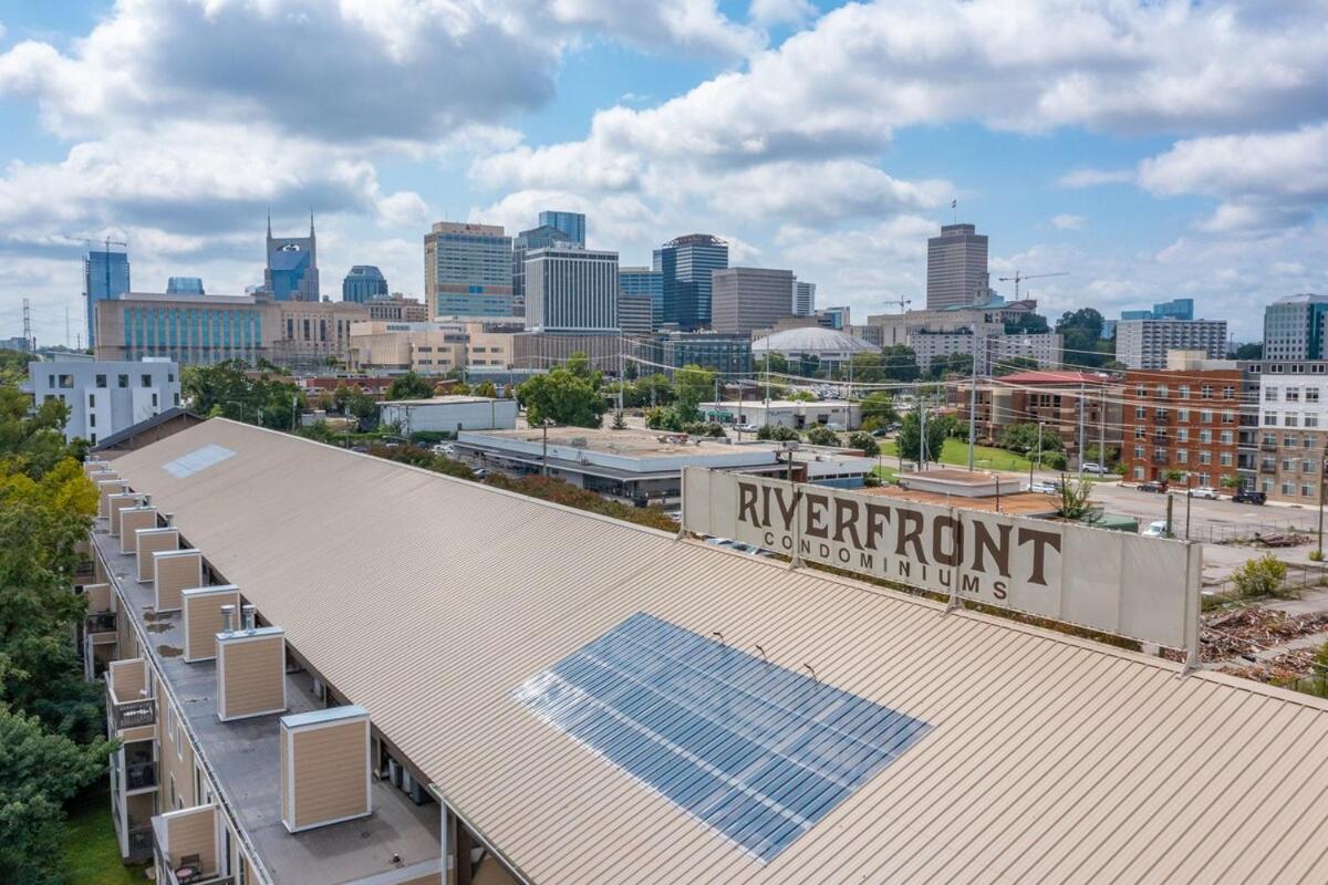 Walk To Broadway Riverfront Condo With Pool Nashville Bagian luar foto