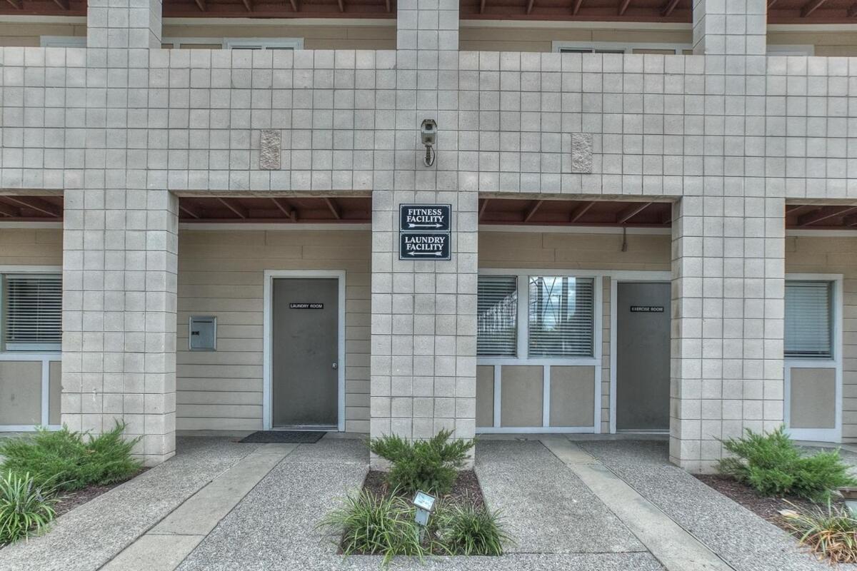 Walk To Broadway Riverfront Condo With Pool Nashville Bagian luar foto
