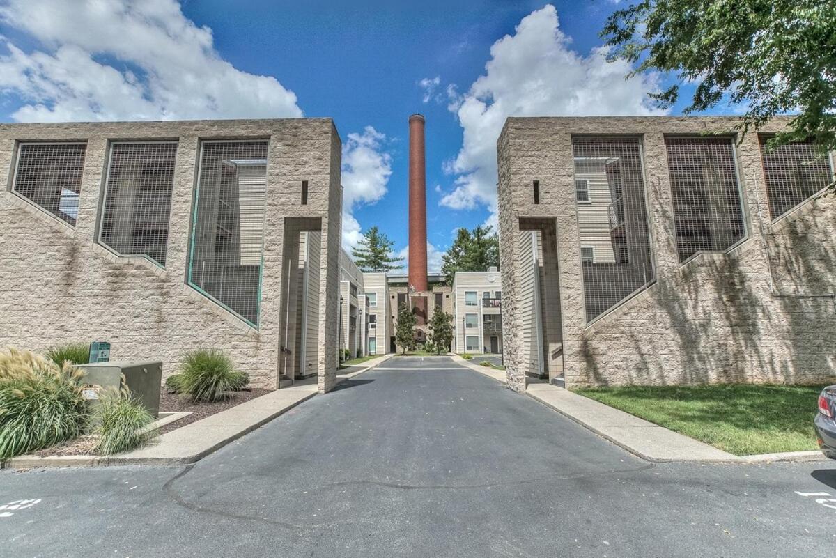 Walk To Broadway Riverfront Condo With Pool Nashville Bagian luar foto