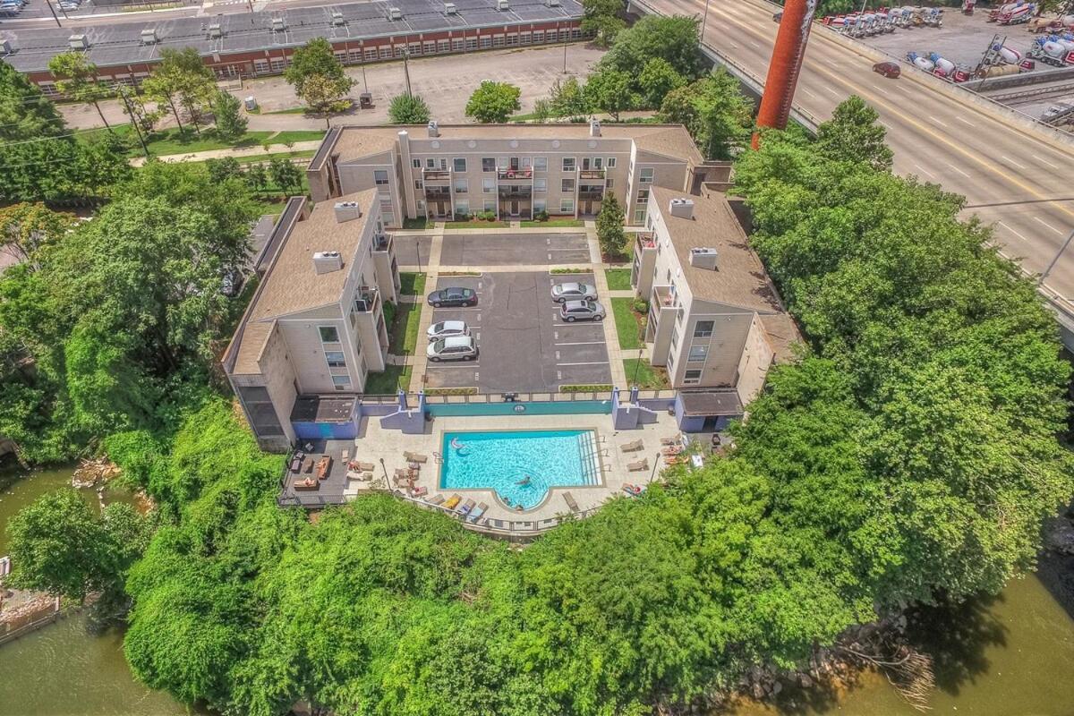 Walk To Broadway Riverfront Condo With Pool Nashville Bagian luar foto