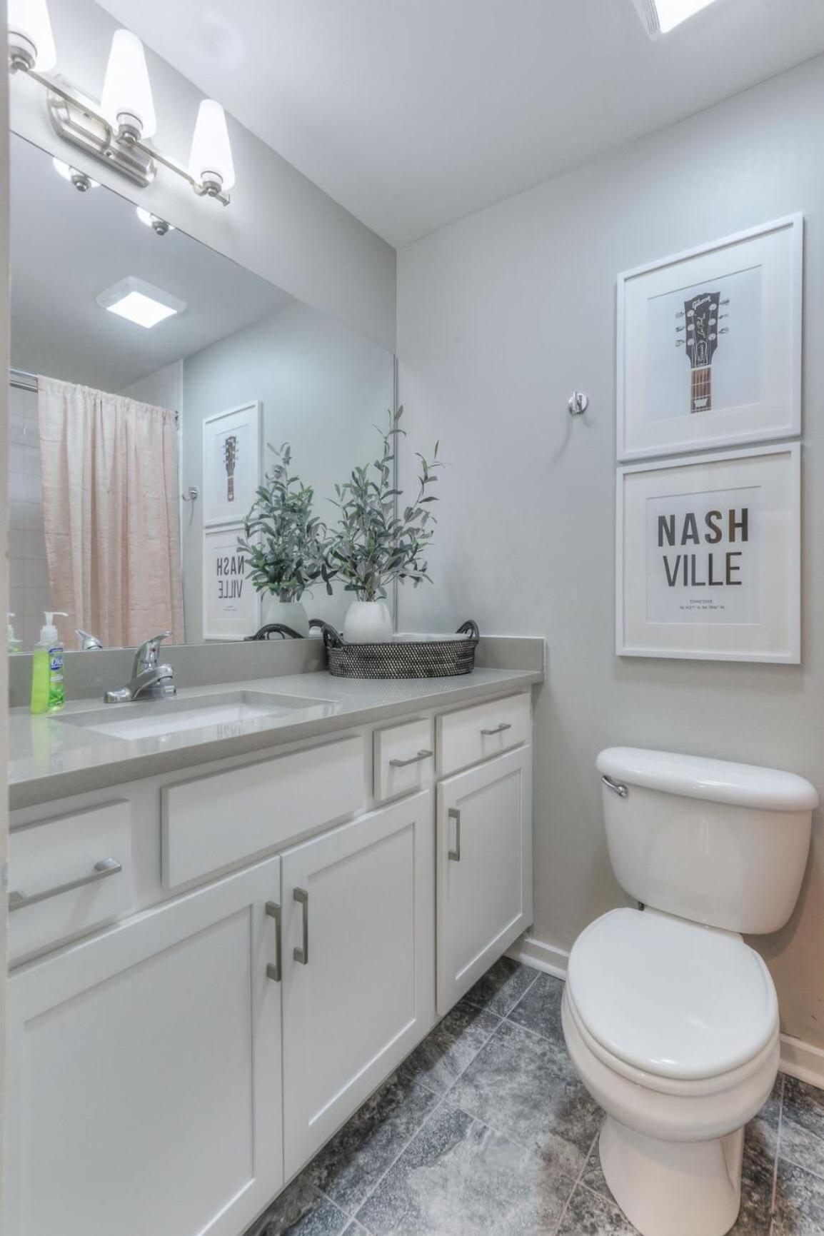 Walk To Broadway Riverfront Condo With Pool Nashville Bagian luar foto